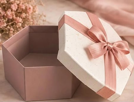 Büyük Boy Altıgen Pudra Fiyonklu Lüks Hediye Kutusu 