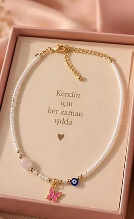  Pembe Kelebek Figürlü İnci Görünümlü Boncuk Kolye