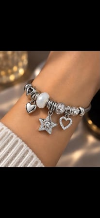 Gümüş Renkli Yıldız & Kalp Charm Detaylı Bileklik