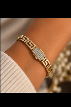 Kadın Gold Geometrik Desenli Zirkon Taşlı Paslanmaz Çelik Bileklik – Şık ve Zarif Tasarım