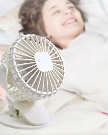 Derece Dönebilen Mandallı Şarjlı Mini Masa Fanı