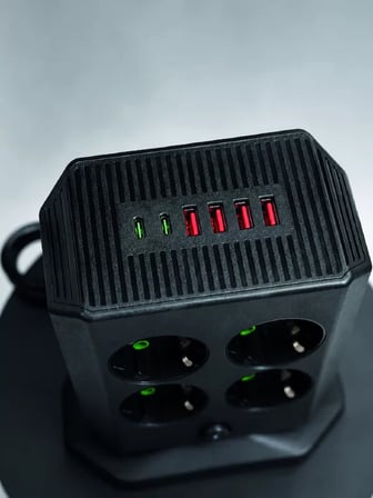 Çoklu Priz 8 Çıkışlı 4 USB 2 Type-C Anahtarlı Dikey Priz Kulesi