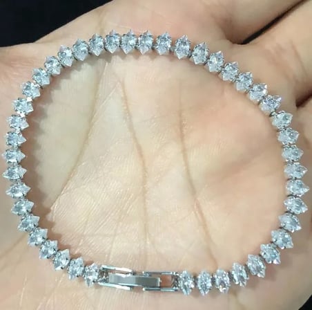 Gümüş Renk Zirkon Taşlı Mekik Model Su Yolu Çelik Bileklik -  3177
