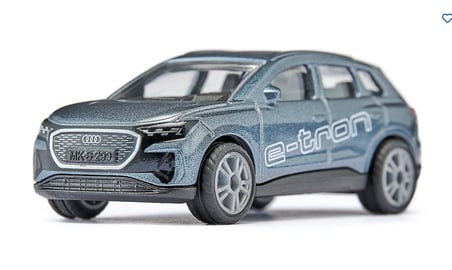 Siku Audi Q4 e-tron Metal Model Araba Oyuncak Diecast Koleksiyon Lisanslı Elektrikli Orijinal 8.5 CM