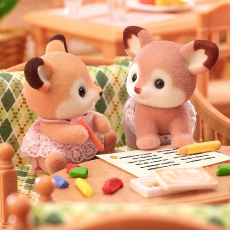 Sylvanian Families Geyik İkizler 2 Figürlü Tren Arabalı Oyun Seti 4-5 cm