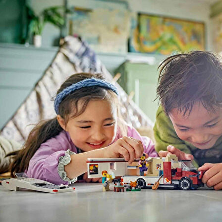 LEGO City Tatil Macera Karavanı 60454