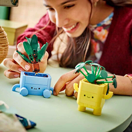 LEGO Botanicals Mutlu Bitkiler 10349