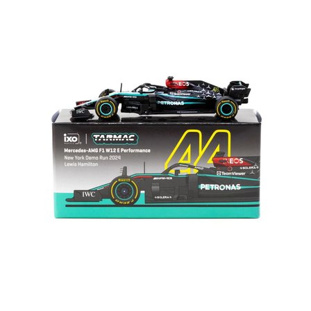 Tarmac Works 1/64 Mercedes-AMG F1 W12 E Performance New York Demo Run 2024 Lewis Hamilton