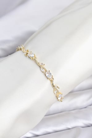 Pirinç Gold Renk Zirkon Taşlı Çiçek Model Kadın Bileklik 5886-1492