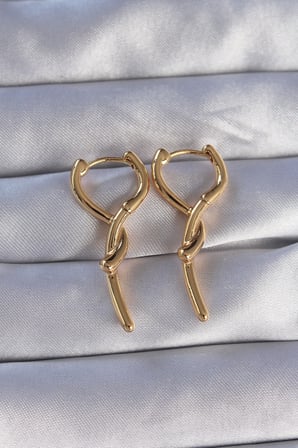 Pirinç Gold Renk Sarmal Çubuk Tasarımlı Uzun Küpe -1492