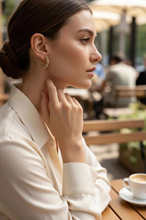 VividCharm 3 Renkli Dorika Model Küpe