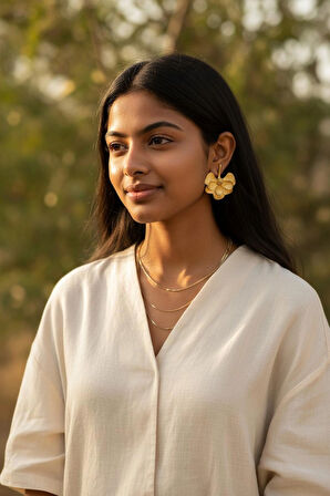 VividCharm Çiçek Model Küpe