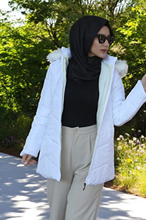 Kürklü Kapüşonlu Kışlık Orta Boy Şişme Kadın Mont