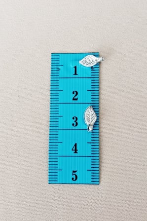 Oya Abiye Bileklik Kolye Pleksi Metalik Plastik Pul Gümüş Renk 8 gram 130 adet - BNC514