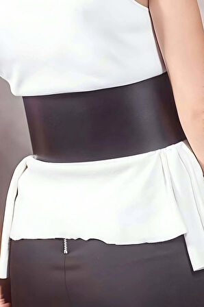 Önde  Toka Detaylı Şık Deri Kemer