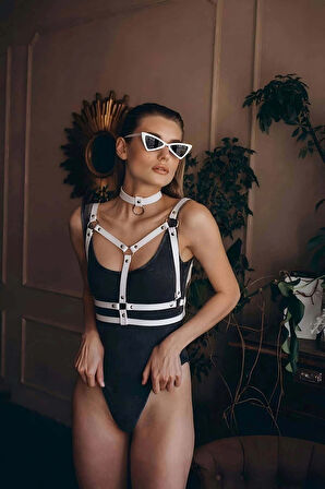 Choker Detaylı Şık Göğüs Kemer