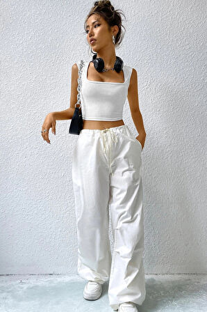 Kadın Beyaz Kare Yaka Kalınlaşan Omuz Detaylı Crop Top Bluz