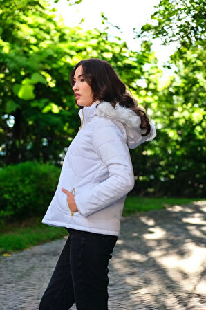 Kışlık Kürklü Kapüşonlu Şişme Kadın Mont