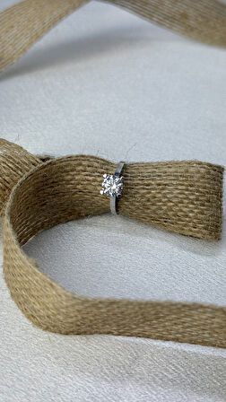 Beyaz Altın Tektaş Yüzük