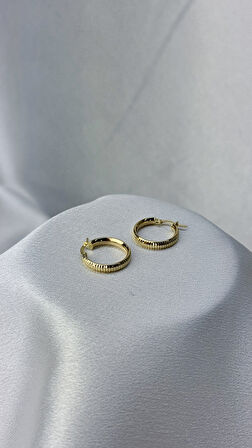 Gösterişli Altın Halka Küpe