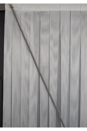 Çelik Sol Yalancı Kruvaze Halat İle Yana Toplamalı Tek Kanat Püskülü  Eteği Kurşunlu Tül Perde