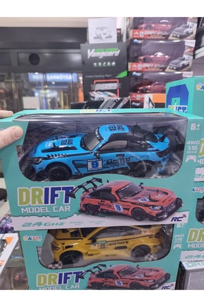 2.4GHz 1:16 Ölçek Mercedes Bmw Dodge Challenger benzeri Işıklı,Şarjli Uzaktan Kumandalı Yarış Araba