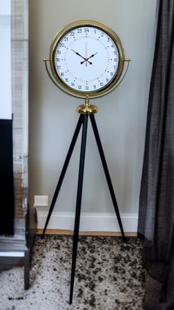 Gold 24 Saat Göstergeli Özel Tasarım Tripod Ayaklı Saat