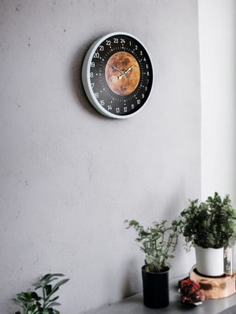 36 Cm Beyaz 24 Saat Göstergeli Özel Tasarım Duvar Saati