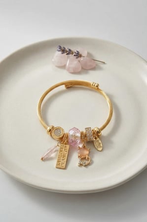 Kedili Model Pembe Charmlı Bileklik TJ-BB8723