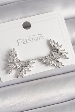 Pirinç Gümüş Renk Zirkon Taşlı Kelebek Model Kadın Küpe 5886