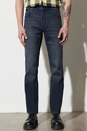 Wrangler Erkek Texas Pamuklu Normal Bel Straight Fit Düz Paça Esnek Jeans Kot Pantolon - W121026001