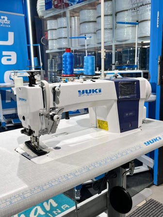 YK 1903 ÇİFT PAPUÇ DİKİŞ MAKİNASI KAPALI YAĞ KARTELİ 3'LÜ STEP MOTOR SİSTEMLİ (10MM, EKSTRA KALIN MATERYAL)