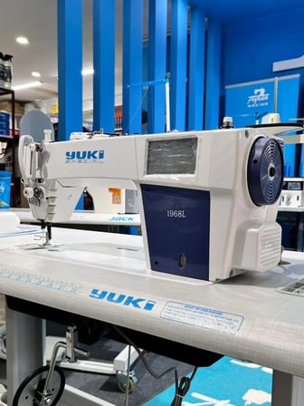 YK-DM-1968 FULL OTOMATİK DÜZ DİKİŞ MAKİNASI 3'LÜ STEP MOTOR SİSTEMİ (UZUN GÖVDE, GENİŞ ÇALIŞMA ALANI)