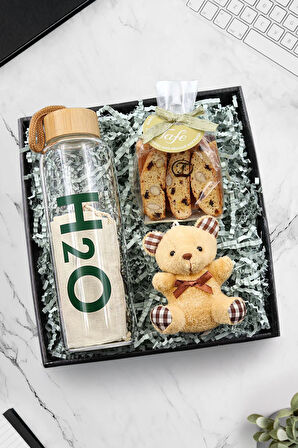 Bambu Kapaklı 600 ml Cam Matara & Ayıcık Anahtarlık & Bademli Kurabiye Hediye Seti