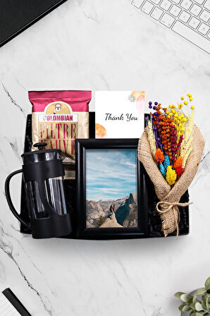Siyah Çerçeve & Çiçek Buketi & Colombian Taze Filtre Kahve & Siyah French Press Hediye Seti