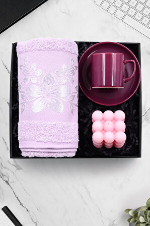 Havlu & Mor Fincan & Pembe Bubble Mum Hediye Seti