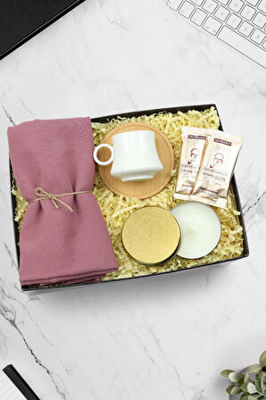 Metal Kutulu Mum & Bambu Tabaklı Beyaz Fincan & Pembe Şal & 2'li Türk Kahvesi Hediye Seti