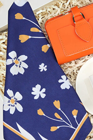 Baskılı Fincan & Yumuşak Deri Kartlık Cüzdan & Tasarım Fular Hediye Seti