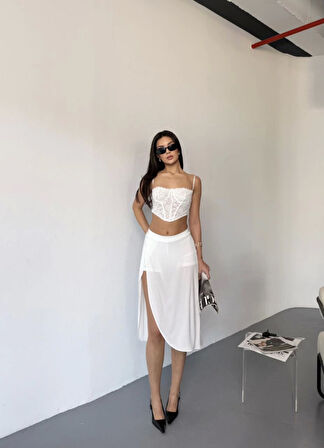 Yonca Moda Evi Çepli Şortlu Yırtmaçlı Etek - Beyaz