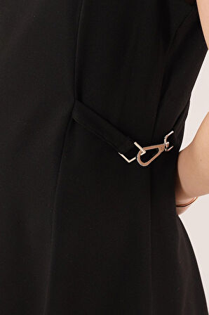 Yonca Moda Evi Yanları Zincir Detaylı Sıfır Kol Siyah Mini Elbise