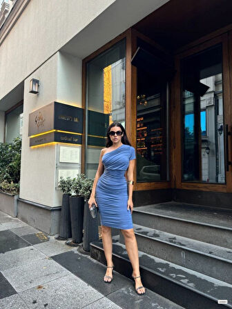 Yonca Moda Evi Kadın Omuz Dekolteli Arkası Büzgü Detay Sandy Kumaş Elbise