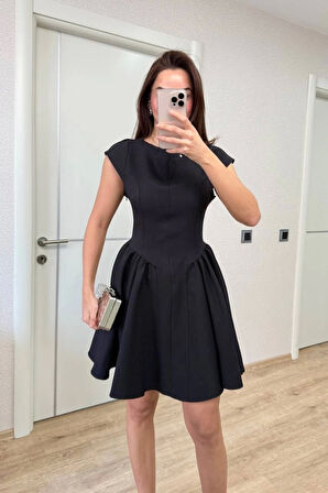 Yonca Moda Evi Sırt Dekolteli Çan Detaylı Mini Elbise - Siyah