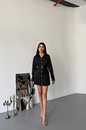 Yonca Moda Evi ÖNDEN GOLD DÜĞMELİ PİLELİ KISA ELBİSE - Siyah