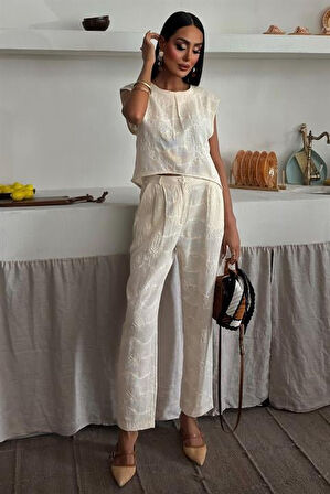 Yonca Moda Evi Shalina Süzüne Nakışlı Crop Takım 9796-08
