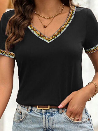 Yonca Moda Evi Kadın Kısa Kollu V şerit Etnik Desen Yakalı Viskon Bluz