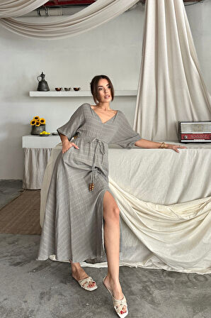 Yonca Moda Evi V YAKA BEL BONCUK BAĞLAMALI MÜSLİN ELBİSE YIRTMAÇ DETAYLI - Gri