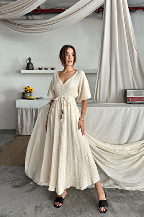 Yonca Moda Evi V YAKA BEL BONCUK BAĞLAMALI MÜSLİN ELBİSE YIRTMAÇ DETAYLI - Ekru