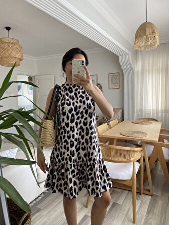 Yonca Moda Evi Kadın Kolsuz Sırttan Bağlamalı Fırfırlı Leopar Desenli Süprem Elbise