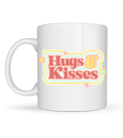 Model 30 – Hugs & Kisses Tasarımlı Porselen Kupa - Sevdiklerine Sıcacık Bir Mesaj
