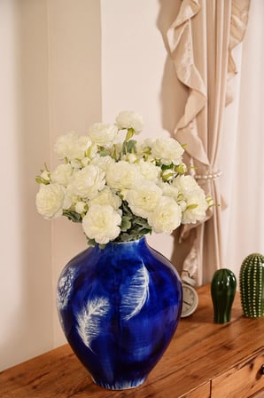 Beyaz Yapay Ranunculus Şakayık Çiçeği  3 Dallı Lüx İpeksi Dokulu 50 cm